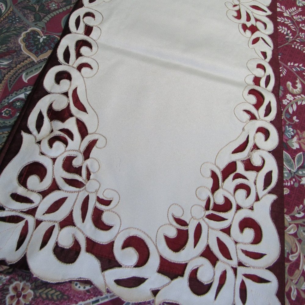 TABLE  2-PIECE RUNNER